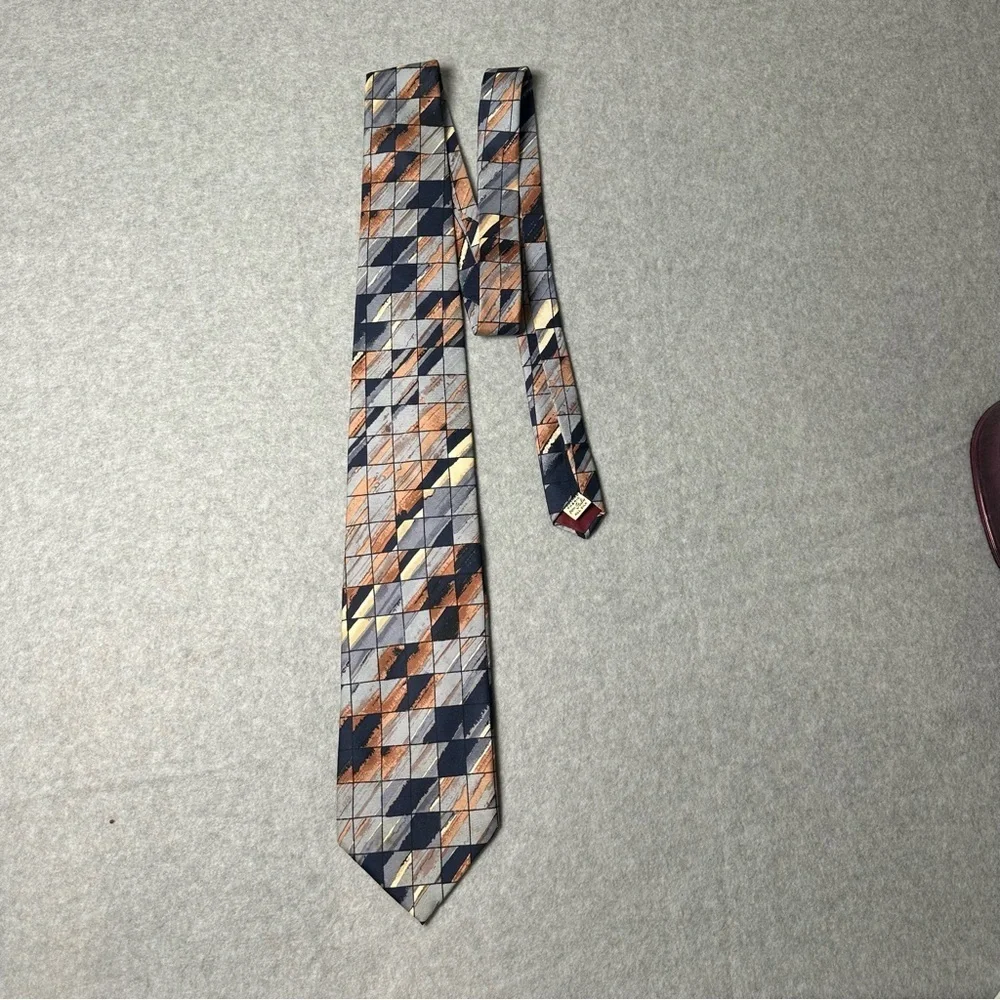 Courchevel All Silk Geometric Pattern Necktie Made in Italy Men's Accessory